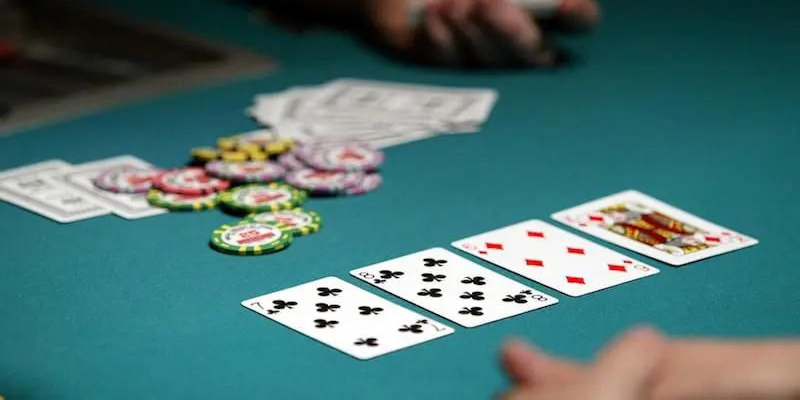 Cách chơi Poker cơ bản theo từng vòng cụ thể